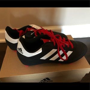 Kids soccer cleats NWT